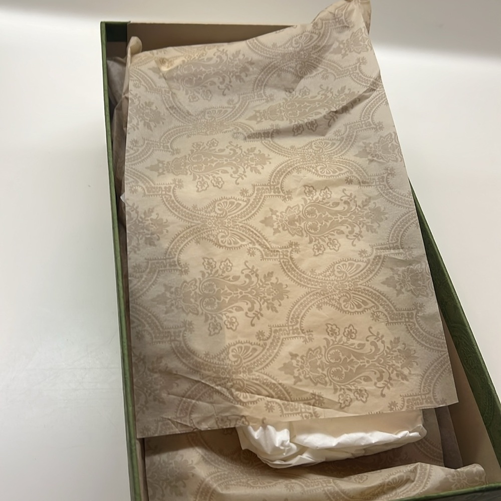 Gucci Box with Ribbon - Picture 3 of 3